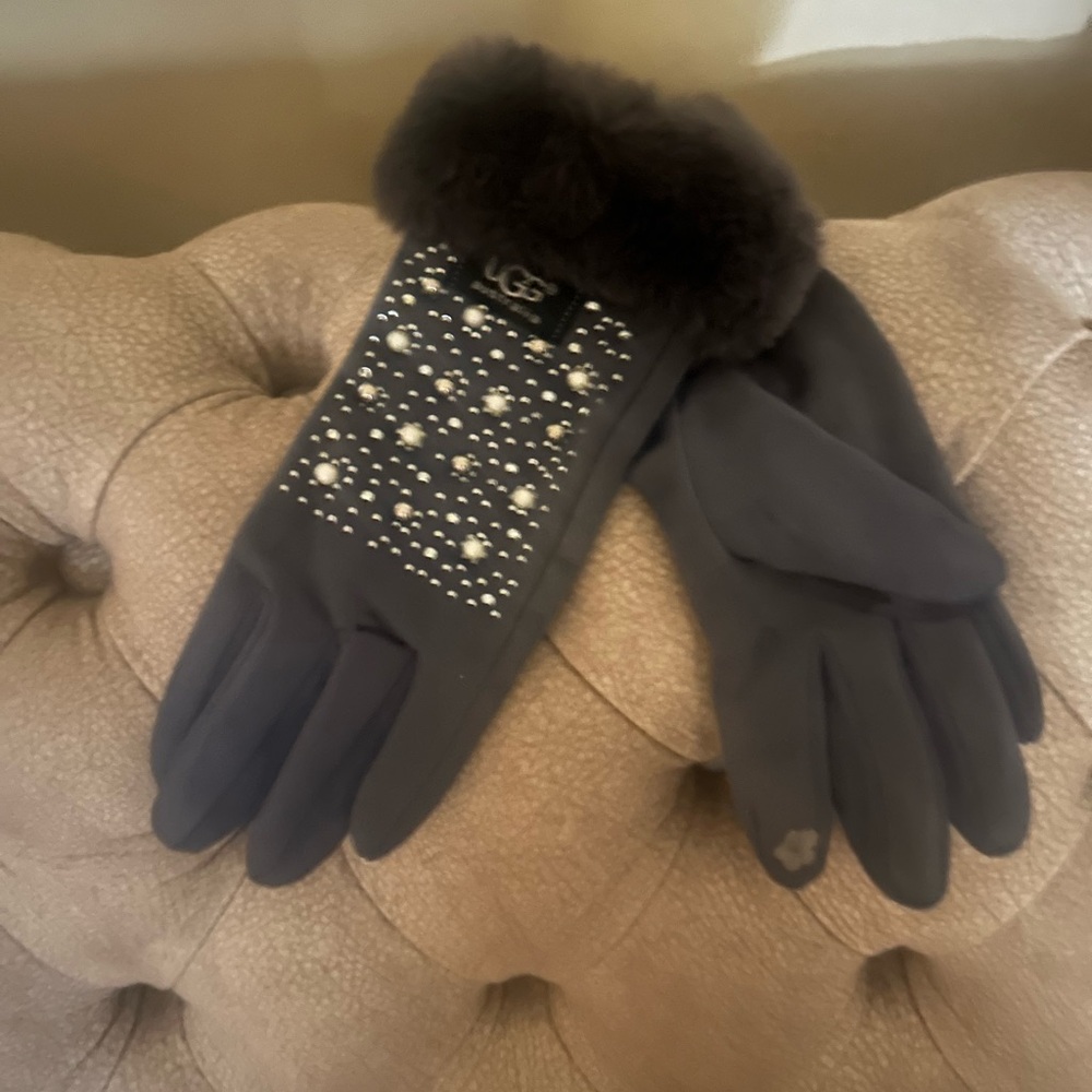 Nwt Ugg Soft Stretchy, Comfortable, Touchscreen A… - image 1